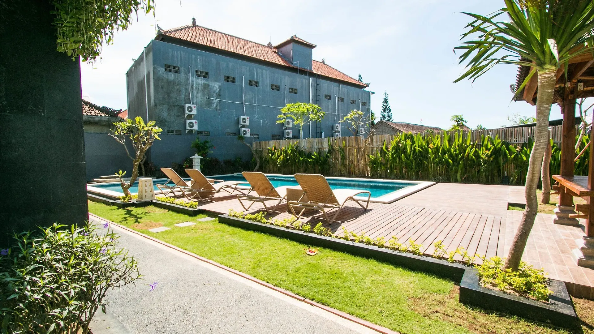 Srikandi Inn Kuta Selatan 2*,